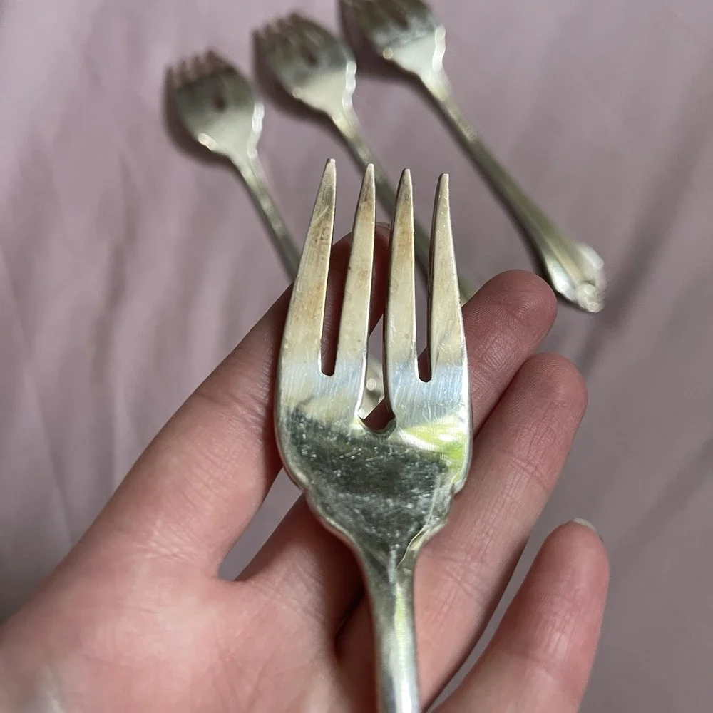 Set of 4 Oneida Heirloom Cube Community Belcourt Silver Plate‎ Salad Forks